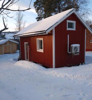 Are House | Nyrenoverad charmig gäststuga med sovloft i Järpen