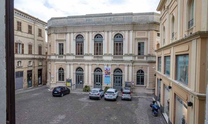 Osimo Apartment | O01 - Osimo, renovated three-room apartment in the historic center
