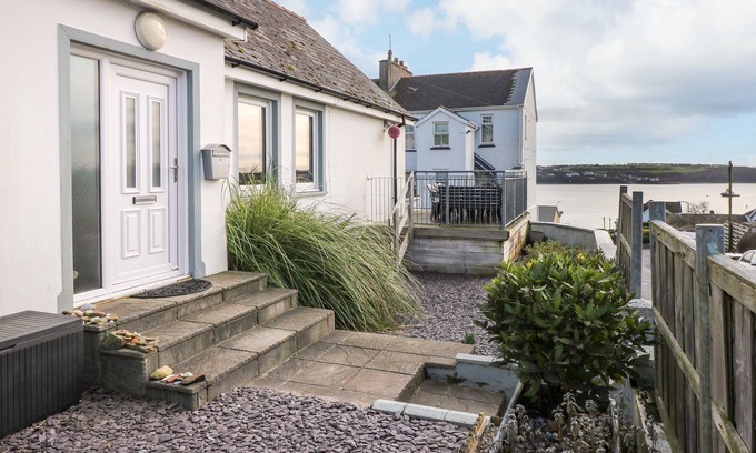 Llanstadwell Cottage | Oakdene