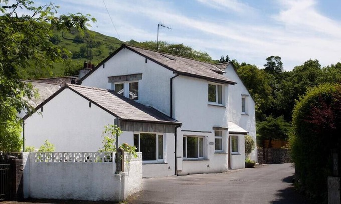 Ambleside Cottage | OAKLEA, with open fire in Ambleside