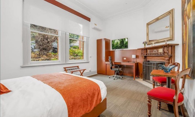 Burnie House | Oakleigh Guest House with Ocean Views - Room 9