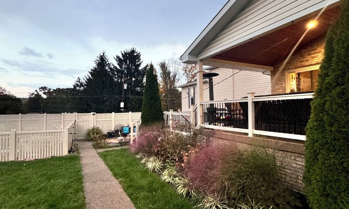Plum House | Oakmont 5-bedroom house, 1-2 min walk to US Open 2025 Golf Course entrance