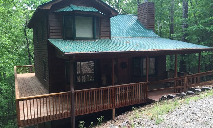 Sautee Nacoochee Cabin | "OAKRIDGE" COZY GETAWAY that won't break the bank ! Check out our Video !