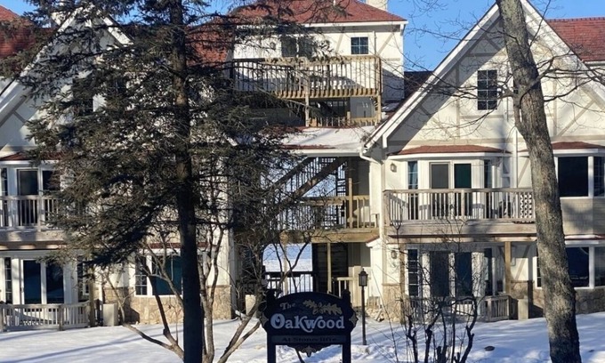 Mackinac Island Condo | Oakwood 12 Guest Suite with kitchenette and jacuzzi tub!