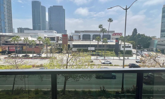 West Los Angeles Hotel | Oasis 3 BR steps from Century City Mall w/Parking & Washer/Dryer