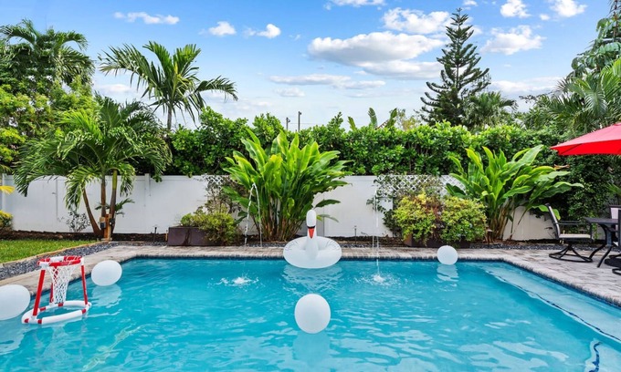 Wilton Manors House | Oasis Backyard With Heated Pool Oakland Park