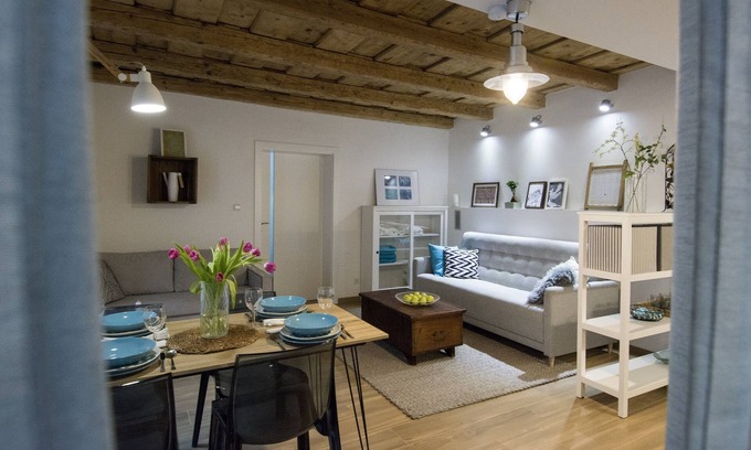 Potzneusiedl Apartment | Oasis of peace with garden + whirlpool + 3x bicycles + WiFi + grill