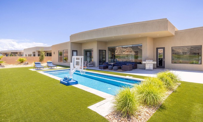 St. George House | Oasis On The 9th at The Ledges Golf Club *Private Pool Included*