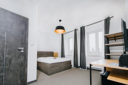 Pruszkow House | Obiekt Noclegowy OCELOT II