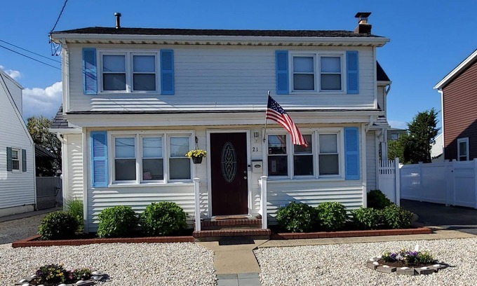 Ortley Beach Apartment | Ocean Block! NO Crossing Streets! Large, Sunny, 2BR/1BA 2nd Fl Apt. -Walk2Beach