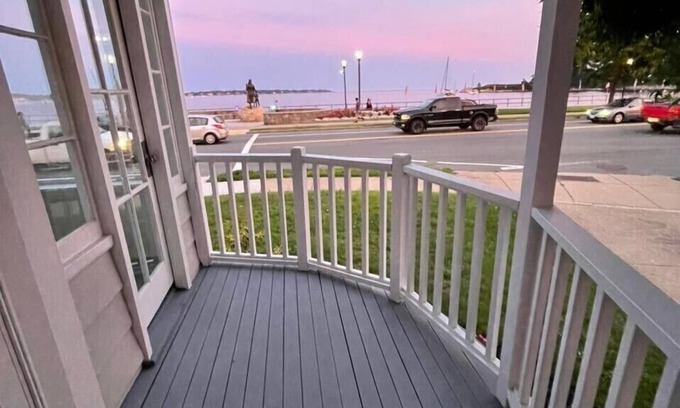 Gloucester House | Ocean front and 3 beaches across,parks, short walk to historic downtown!