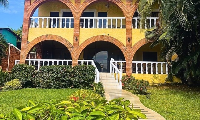 Tamanique House | Ocean Front Beach Estate/Wonderful Punto Palmarcito