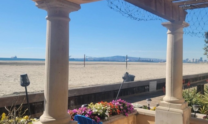 North Long Beach Apartment | Ocean-Front Beach Studio Apartment On the Sand, kitchenette, Great wi-fi