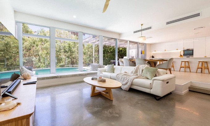 Agnes Water House | Ocean House - 4 BR w/Private Pool - 100m to Beach