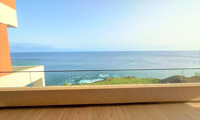 Praia Apartment | Ocean Mirror Ãpartment in PraianCoastal luxury with sea view and 3 bedroom