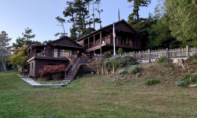 Gualala House | Ocean & River View EVC Hot & Cold Tubs Outdoor Shower Walk to Town Dog Friendly