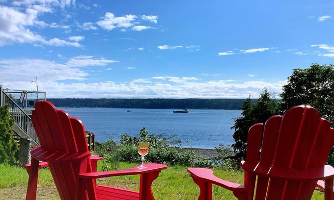 Campbell River Apartment | Ocean's Edge Suite