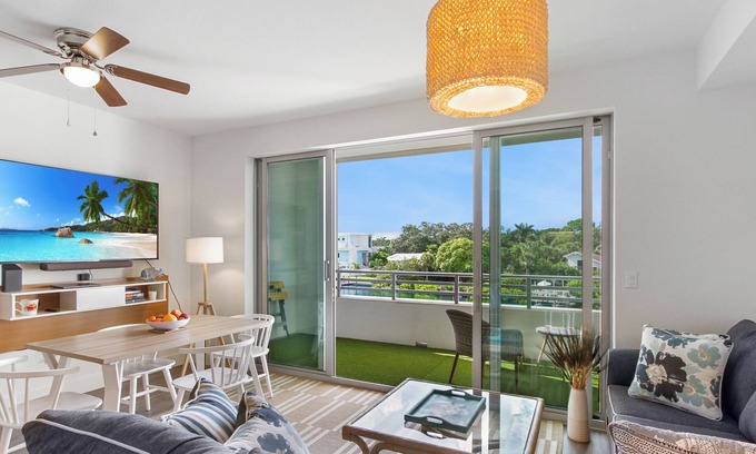 Newtown Condo | Ocean Style 1/1.5 Condo The Strand Water View!