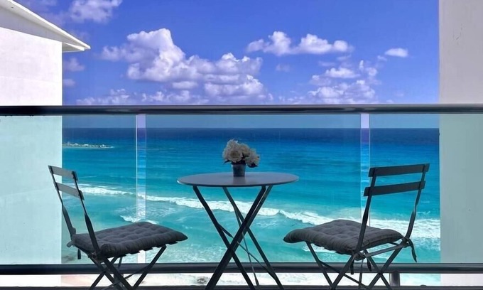 Punta Cancun Apartment | Ocean view, Beachclub, Restaurant, 2 Pools, 5 Ppl
