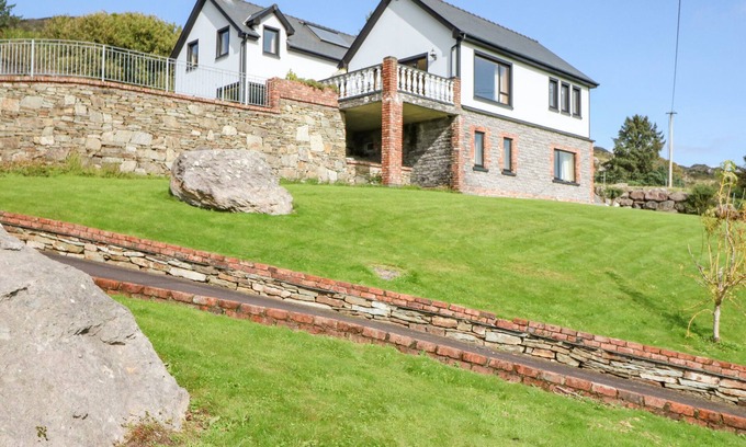 Ardnatrush Cottage | OCEAN VIEW, family friendly, with open fire in Adrigole, County Cork