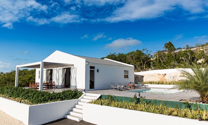 Long Bay Hills Villa | Ocean View - FLAME TREE - 2 BR Villa + Private Pool