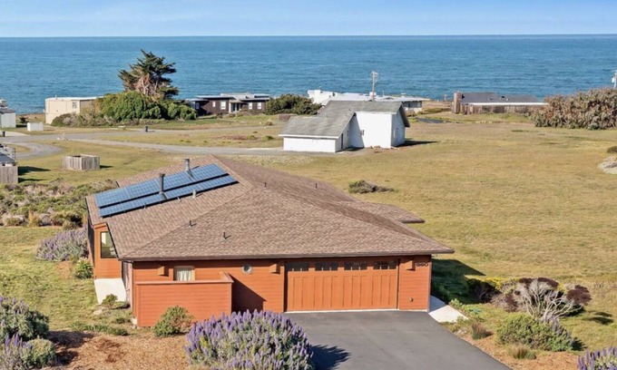 Bodega Bay House | Ocean view peaceful- 7 min walk to sandy beach