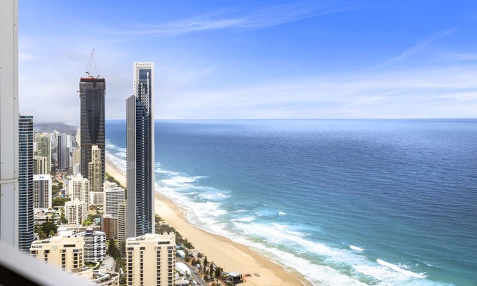 Surfers Paradise Apartment | π Ocean View Sub-Penthouse on Level 61 π