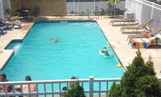 Hampton Apartment | Ocean view with a shared pool. apt8