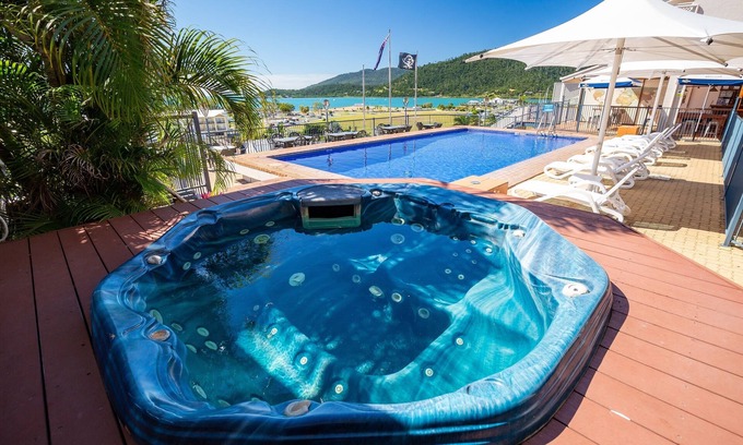 Airlie Beach Hotel | Ocean Views 49