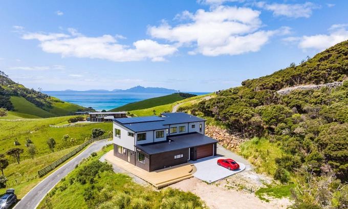 Mangawhai Heads House | Ocean Vista Bliss - High spec modern family home with ocean views