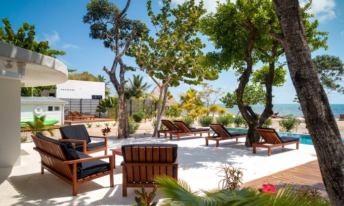 Placencia House | Oceanfront 4 Bedroom Bungalow with Pool and Staff-Belize Gold Standard Approved