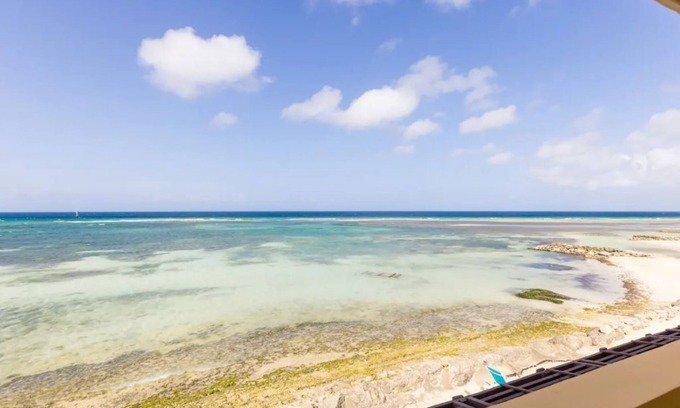 De Bruynewijk Condo | Oceanfront Beach Chalet w Private Pool