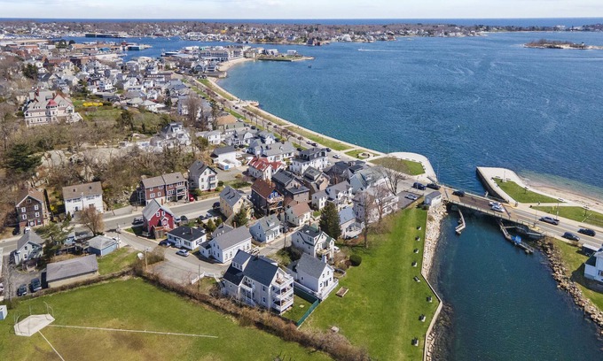 Gloucester Condo | Oceanfront Condo with Game Room & 3 Decks