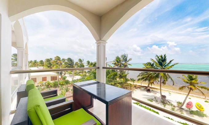 San Pedro Condo | Oceanfront condo with pool, gorgeous ocean views, WiFi & partial AC