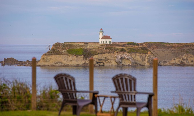 Coos Bay House | Oceanfront Home, Lighthouse, Beach Access, Spectacular Sunsets, Newly Remodeled