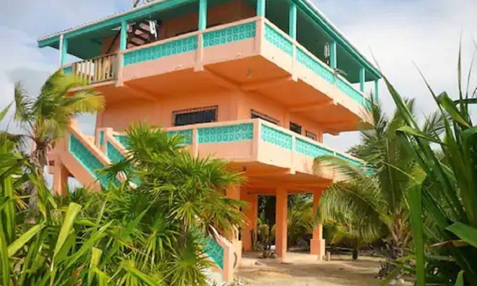 Caye Caulker House | Oceanfront home; Rooftop deck; Fabulous views; Upper level apartment