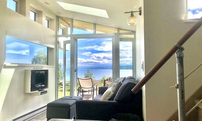 Denman Island House | Oceanfront Luxury Guest Suite and Sauna in a Rustic Natural setting