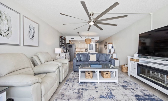 Garden City Condo | Oceanfront Penthouse Level! King bed Recliners Coffee Bar!