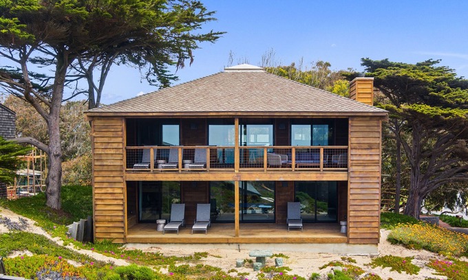 Watsonville House | Oceanfront Retreat at Pajaro Dunes. Beach Access, Hot Tub, BBQ, Pool Table.