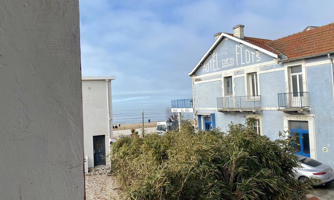 Chatelaillon-Plage Apartment | Oceanfront studio