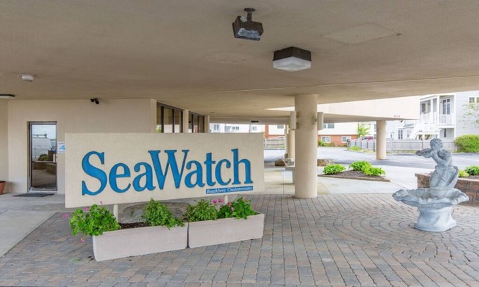 Old Orchard Beach Condo | Oceanfront Seawatch condos- unit 407