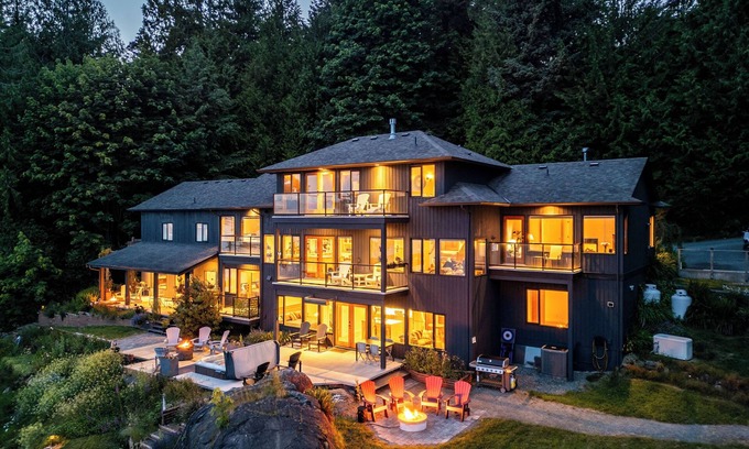 Juan de Fuca Electoral Area Condo | Oceanfront/serene/executive/4bed/4bath/private hottub/firepitnwild Pacific views