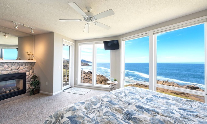 Depoe Bay Condo | Oceanfront, Whale Watching, Pool | The Beacon