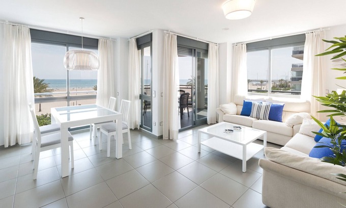 Grau i Platja Apartment | Oceanfront with stunning views of the sunset! Recently redecorated !