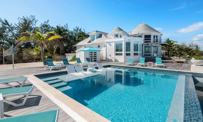 Great Exuma House | OCEANFRONT, with spectacular infinity pool on Tar Bay. An Exuma paradise.