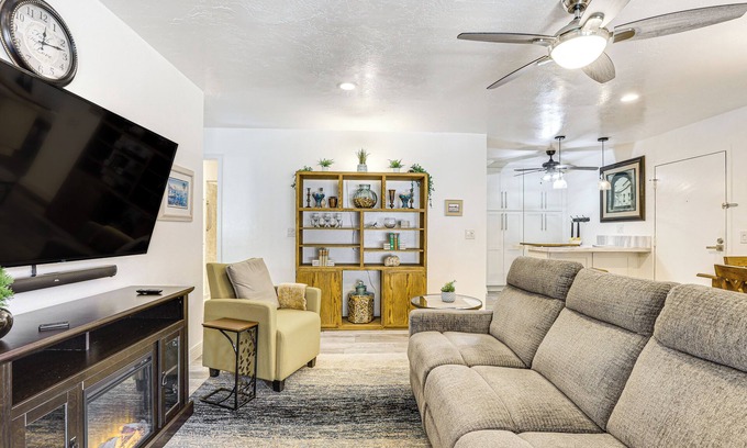 Loma Alta Condo | Oceanside Condo w/Pool & Hot Tub Access!