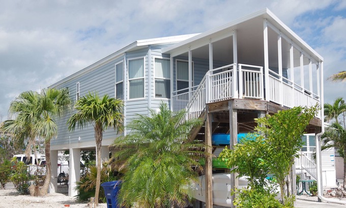 Cudjoe Key House | Oceanside Paradise: Kayaks, Free WiFi, A/C, Grill, Elevated Deck, 24hr Security