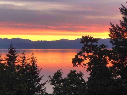 Regional District of Nanaimo Apartment | Oceanview Guest Suite with Large 2 Person Soaker Tub