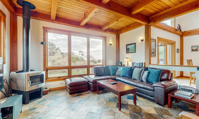 Sea Ranch House | Oceanview Home with Two Decks & Full Kitchen - Walk to Bluff Trail & Shared Pool