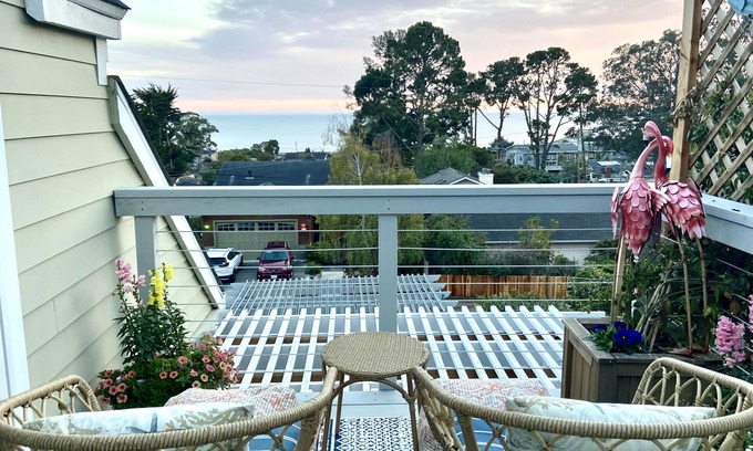 El Granada Apartment | Oceanview Penthouse, Stylish & Walking to Beach